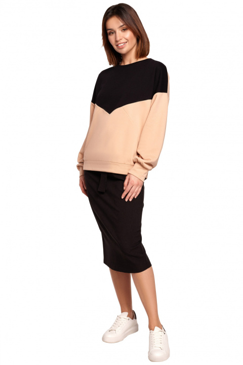 Bluza damska dwukolorowa bawełniana z plisą i mankietami czarna B196 Bluza damska dwukolorowa bawełniana z plisą i mankietami czarna B196