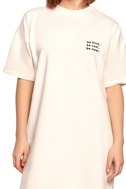 Luźna sukienka t-shirtowa midi z krótkim rękawem śmietankowa B194 Luźna sukienka t-shirtowa midi z krótkim rękawem śmietankowa B194