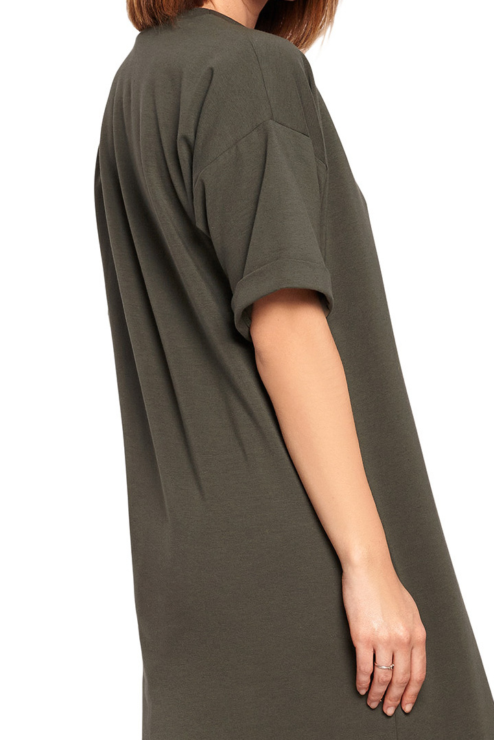 Luźna sukienka t-shirtowa midi z krótkim rękawem zielona B194 Luźna sukienka t-shirtowa midi z krótkim rękawem zielona B194