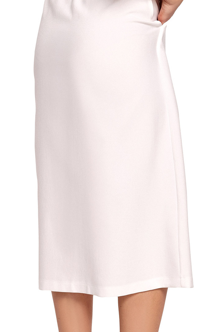 Luźna sukienka midi z gumką w pasie dekoltem rękaw 3/4 biała B192