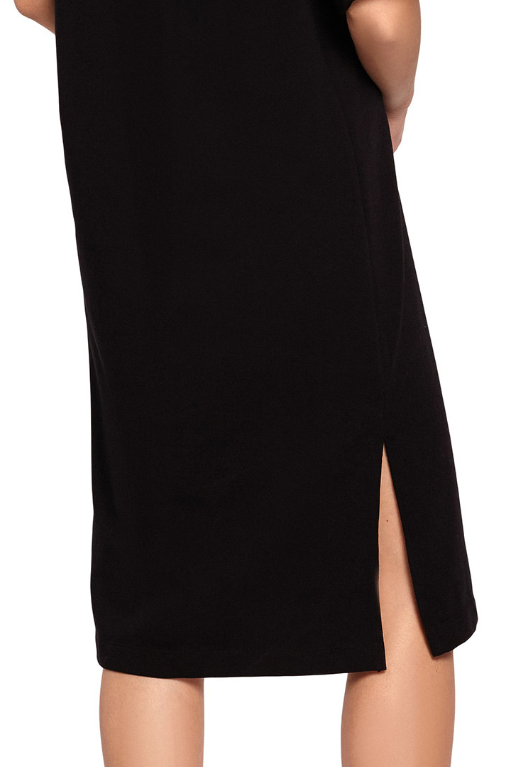 Luźna sukienka t-shirtowa midi z krótkim rękawem czarna B194