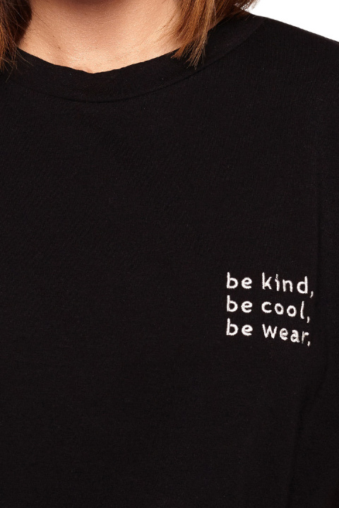 Luźna sukienka t-shirtowa midi z krótkim rękawem czarna B194 Luźna sukienka t-shirtowa midi z krótkim rękawem czarna B194