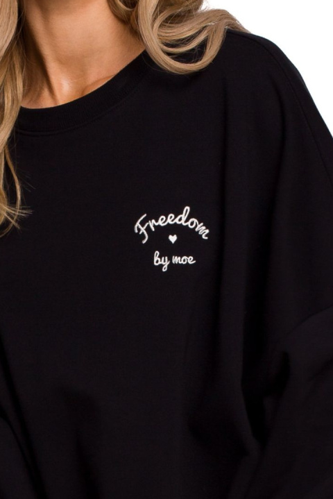 Bluza damska oversize ze ściągaczem i haftem dzianina czarna me587 Bluza damska oversize ze ściągaczem i haftem dzianina czarna me587