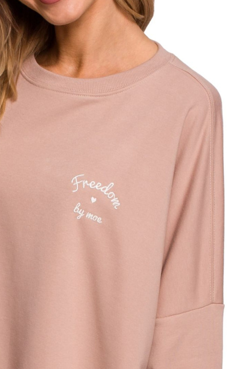 Bluza damska oversize ze ściągaczem i haftem dzianina mocca me587 Bluza damska oversize ze ściągaczem i haftem dzianina mocca me587