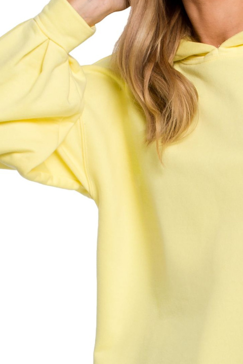 Luźna bluza damska z kapturem i bufiastymi rękawami żółta me588 Luźna bluza damska z kapturem i bufiastymi rękawami żółta me588