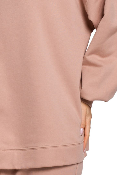 Luźna bluza damska z kapturem i bufiastymi rękawami mocca me588 Luźna bluza damska z kapturem i bufiastymi rękawami mocca me588