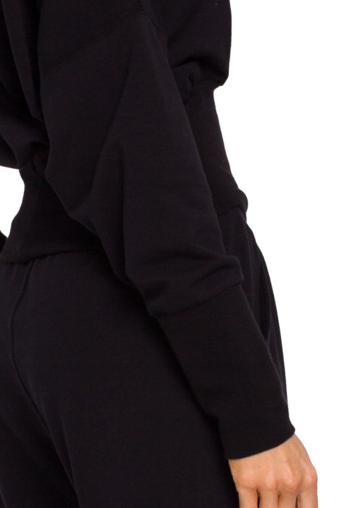 Bluza damska z kapturem i dużym ściągaczem w talii czarna me592 Bluza damska z kapturem i dużym ściągaczem w talii czarna me592