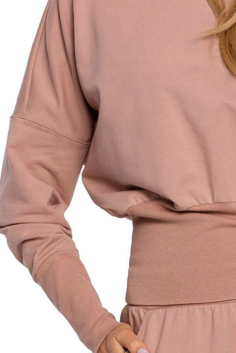 Bluza damska z kapturem i dużym ściągaczem w talii mocca me592 Bluza damska z kapturem i dużym ściągaczem w talii mocca me592