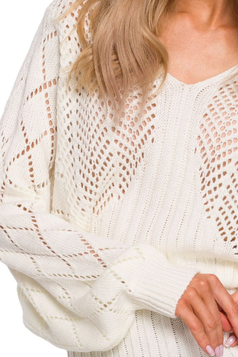 Sweter damski ażurowy z dekoltem V rękawy nietoperz ecru me595 Sweter damski ażurowy z dekoltem V rękawy nietoperz ecru me595