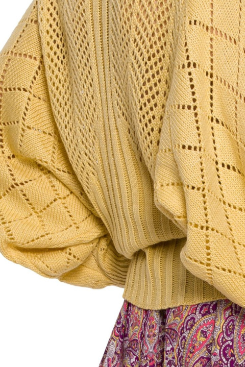 Sweter damski ażurowy z dekoltem V rękawy nietoperz żółty me595 Sweter damski ażurowy z dekoltem V rękawy nietoperz żółty me595