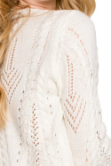 Krótki sweter damski ażurowy z dekoltem V ecru K106