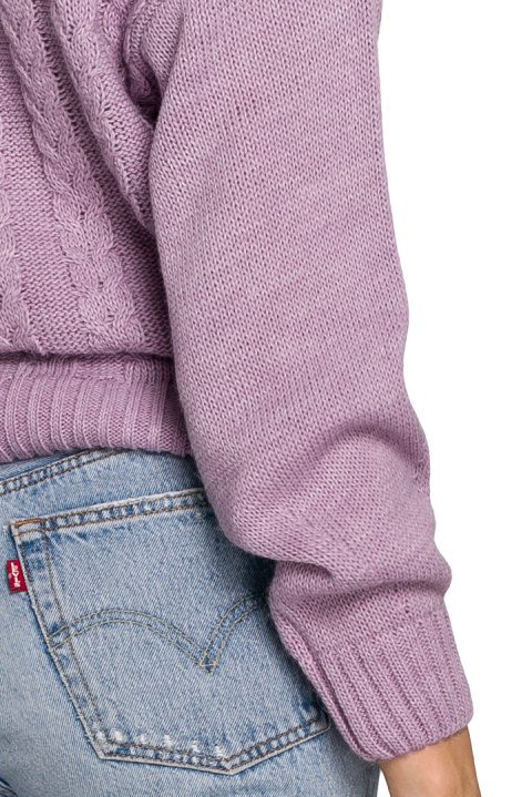 Krótki sweter damski na zakładkę dekolt V splot warkocz liliowy K105 Krótki sweter damski na zakładkę dekolt V splot warkocz liliowy K105