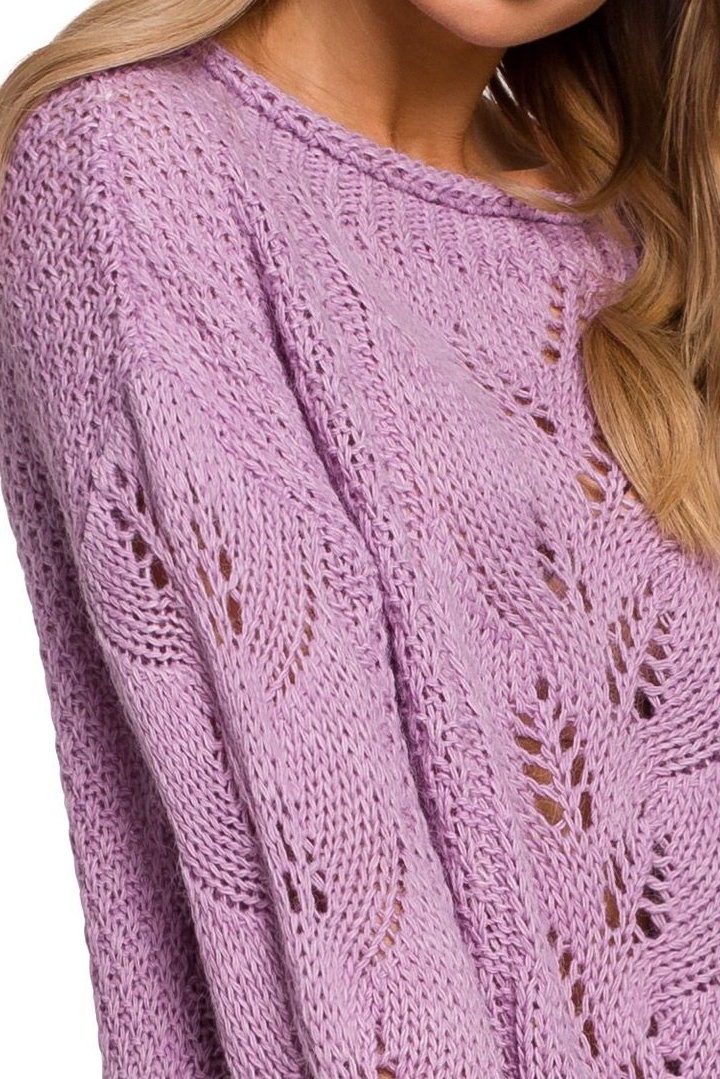 Krótki sweter damski ażurowy z długim luźnym rękawem liliowy me600 Krótki sweter damski ażurowy z długim luźnym rękawem liliowy me600