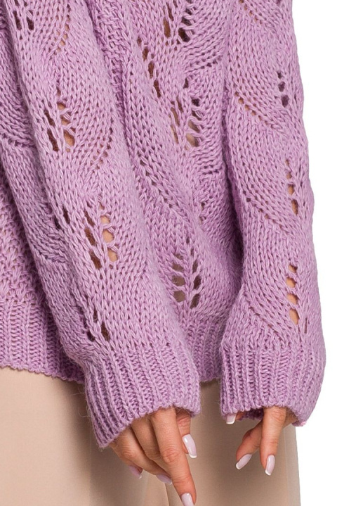 Krótki sweter damski ażurowy z długim luźnym rękawem liliowy me600 Krótki sweter damski ażurowy z długim luźnym rękawem liliowy me600