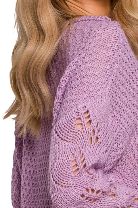 Krótki sweter damski ażurowy z długim luźnym rękawem liliowy me600 Krótki sweter damski ażurowy z długim luźnym rękawem liliowy me600