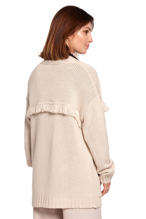 Długi kardigan damski boho z frędzlami bez zapięcia beżowy BK068 Długi kardigan damski boho z frędzlami bez zapięcia beżowy BK068