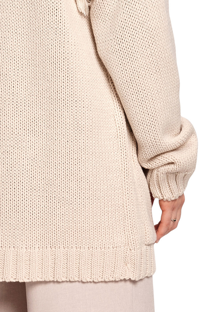 Długi kardigan damski boho z frędzlami bez zapięcia beżowy BK068 Długi kardigan damski boho z frędzlami bez zapięcia beżowy BK068