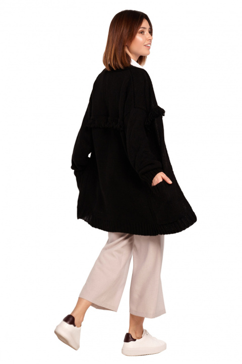 Długi kardigan damski boho z frędzlami bez zapięcia czarny BK068 Długi kardigan damski boho z frędzlami bez zapięcia czarny BK068