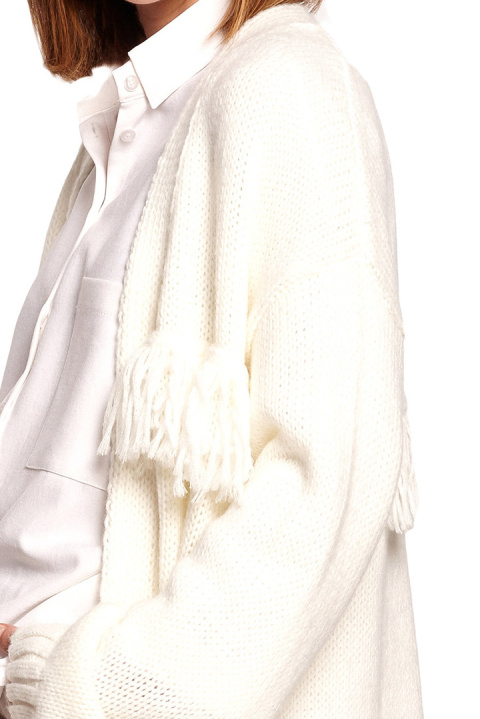 Długi kardigan damski boho z frędzlami bez zapięcia śmietankowy BK068 Długi kardigan damski boho z frędzlami bez zapięcia śmietankowy BK068