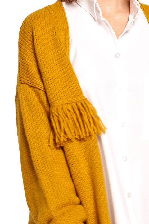 Długi kardigan damski boho z frędzlami bez zapięcia miodowy BK068 Długi kardigan damski boho z frędzlami bez zapięcia miodowy BK068