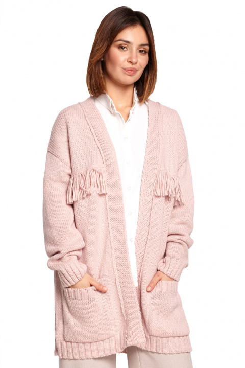 Długi kardigan damski boho z frędzlami bez zapięcia pudrowy BK068 Długi kardigan damski boho z frędzlami bez zapięcia pudrowy BK068