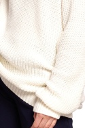 Długi sweter damski luźny z wycięciami na ramionach ecru BK069