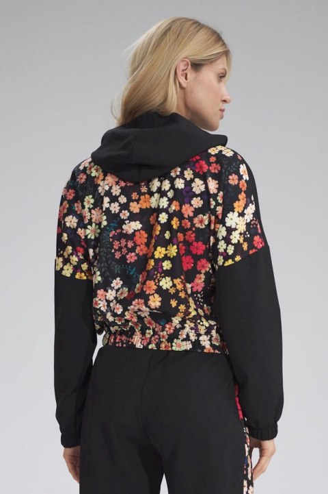 Krótka bluza damska z kapturem lampasem i gumą czarna W122 M757 Krótka bluza damska z kapturem lampasem i gumą czarna W122 M757