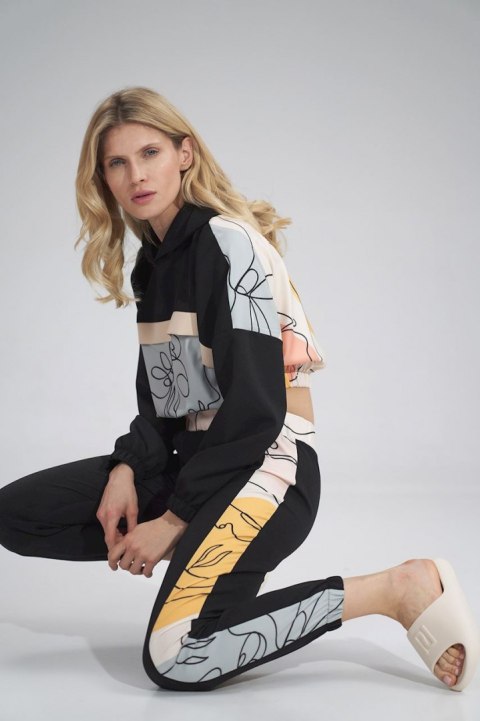 Spodnie damskie sportowe z lampasem i szeroką gumą czarne W123 M756 Spodnie damskie sportowe z lampasem i szeroką gumą czarne W123 M756