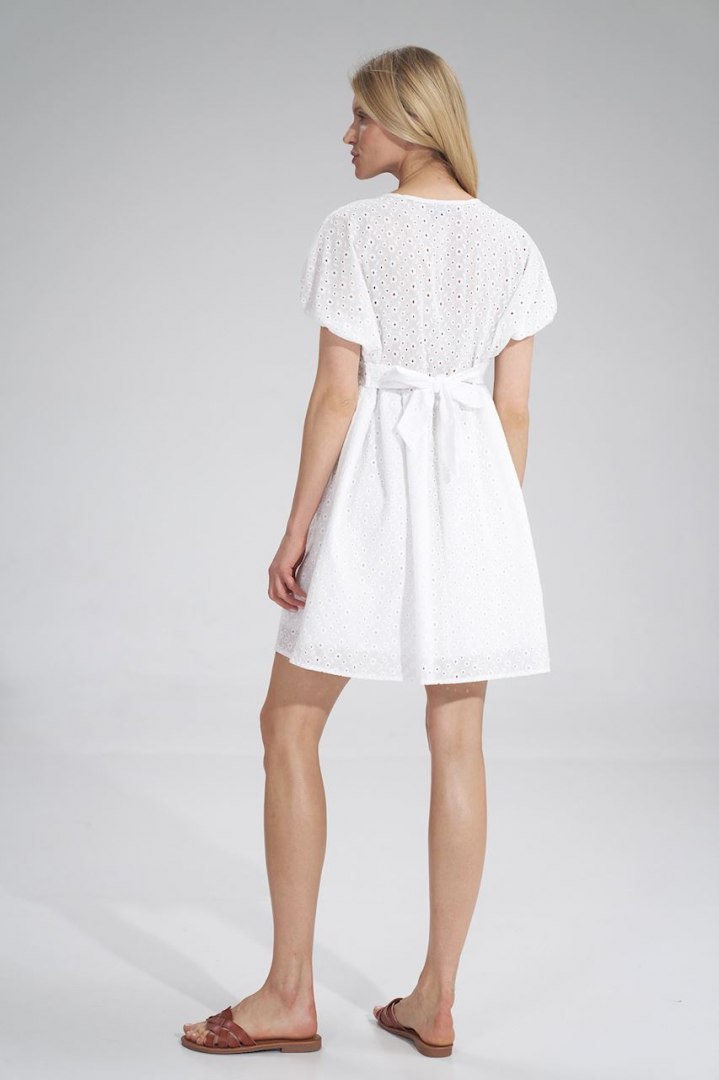 Letnia sukienka haftowana mini z krótkim rękawem dekolt V biała M763