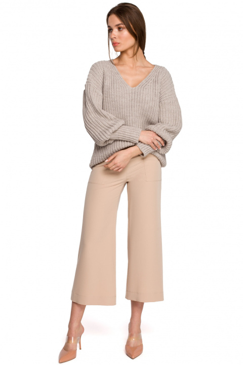 Sweter damski oversize zszerokim rękawem i dekoltem V beżowy S268 Sweter damski oversize zszerokim rękawem i dekoltem V beżowy S268