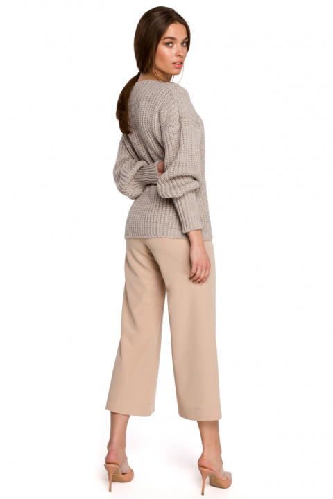 Sweter damski oversize zszerokim rękawem i dekoltem V beżowy S268 Sweter damski oversize zszerokim rękawem i dekoltem V beżowy S268