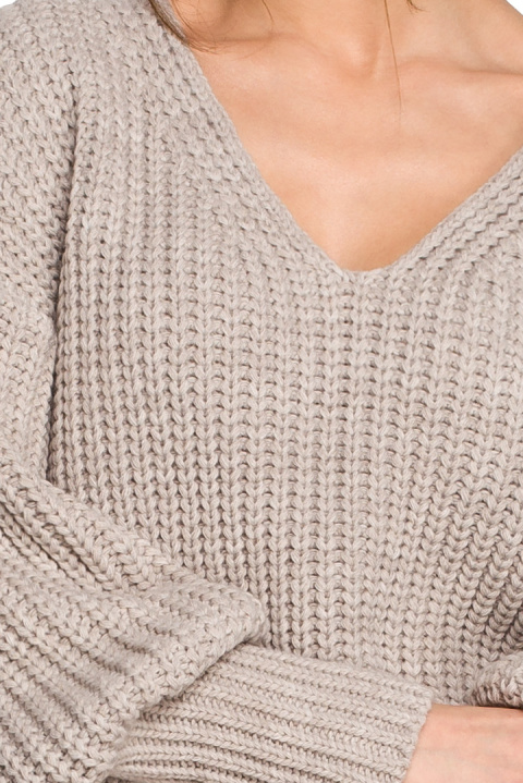 Sweter damski oversize zszerokim rękawem i dekoltem V beżowy S268 Sweter damski oversize zszerokim rękawem i dekoltem V beżowy S268