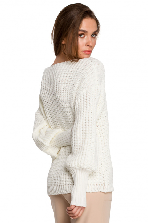 Sweter damski oversize zszerokim rękawem i dekoltem V ecru S268 Sweter damski oversize zszerokim rękawem i dekoltem V ecru S268