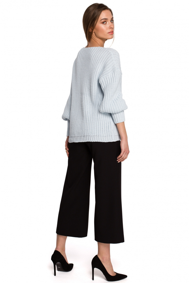 Sweter damski oversize z szerokim rękawem i dekoltem V błękitny S268 Sweter damski oversize z szerokim rękawem i dekoltem V błękitny S268