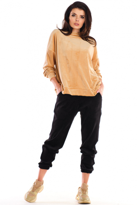 Bluza damska oversize welurowa dresowa ze ściągaczem beżowa A410 Bluza damska oversize welurowa dresowa ze ściągaczem beżowa A410
