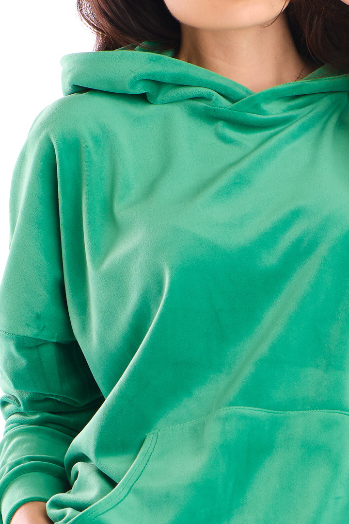 Bluza damska welurowa luźna z kapturem i kieszenią zielona A420 Bluza damska welurowa luźna z kapturem i kieszenią zielona A420