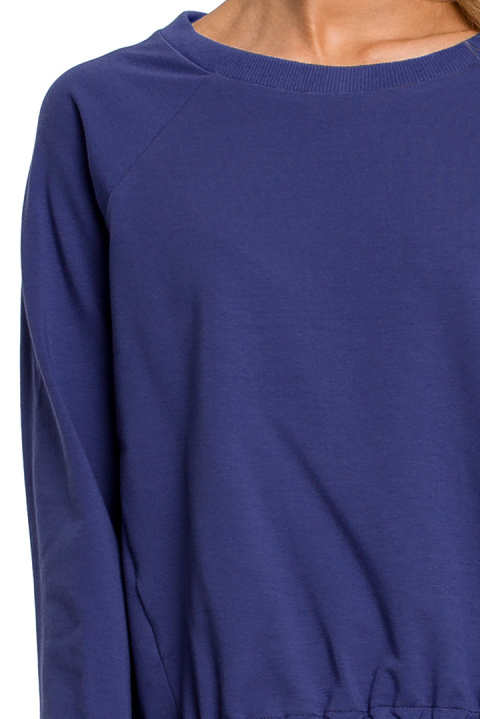 Luźna bluza damska z klamrami i lampasami z przodu indygo me492 Luźna bluza damska z klamrami i lampasami z przodu indygo me492