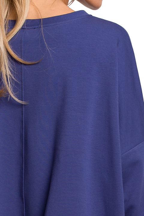 Luźna bluza damska z lampasem i rozcięciami na bokach indygo me491 Luźna bluza damska z lampasem i rozcięciami na bokach indygo me491