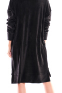 Sukienka sportowa midi welurowa z kapturem długi rękaw czarna A413