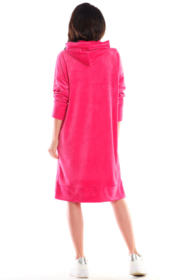 Sukienka sportowa midi welurowa z kapturem długi rękaw różowa A413