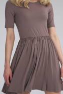 Letnia sukienka z wiskozy z krótkim rękawem i gumką brązwa M751