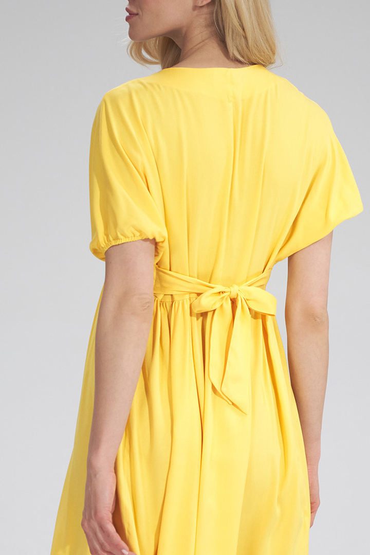 Letnia sukienka z krótkim rękawem wiązana z tyłu żółta M766