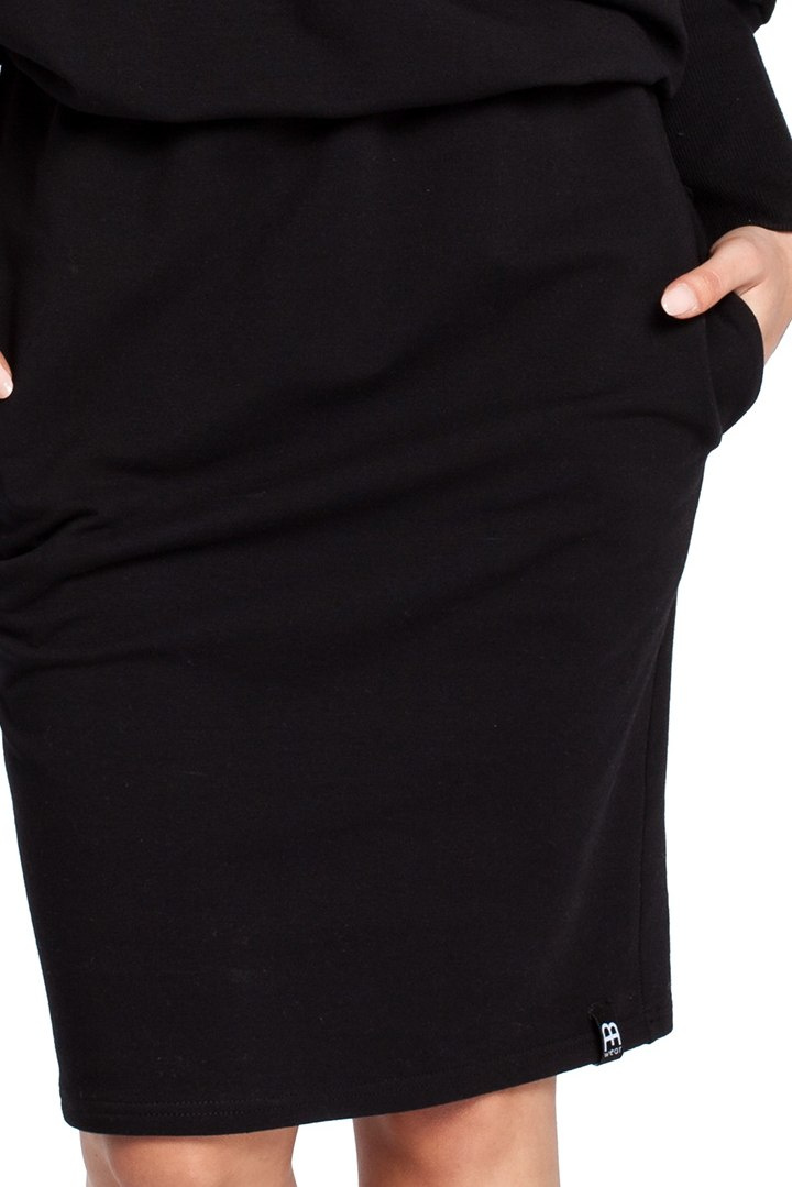 Sukienka midi z długim kimonowym rękawem i kominem czarna L/XL B032 Sukienka midi z długim kimonowym rękawem i kominem czarna L/XL B032