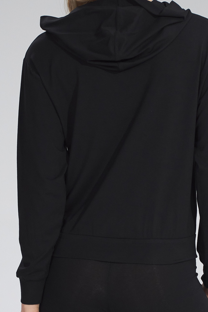 Bluza damska cienka z wiskozy z kapturem i kieszeniami czarna M770 Bluza damska cienka z wiskozy z kapturem i kieszeniami czarna M770