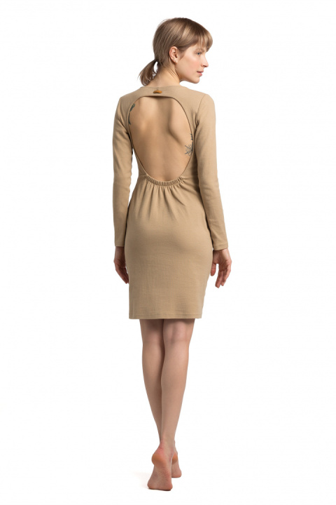 Sukienka dopasowana mini z wycięciem na plecach cappuccino LA060 Sukienka dopasowana mini z wycięciem na plecach cappuccino LA060