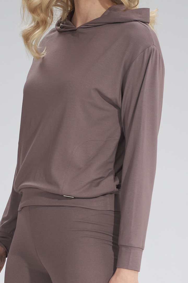 Bluza damska cienka z wiskozy z kapturem i kieszeniami brązowa M770 Bluza damska cienka z wiskozy z kapturem i kieszeniami brązowa M770