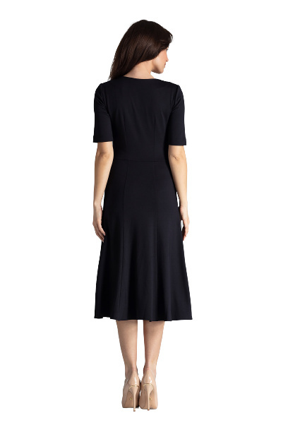 Elegancka sukienka midi rozkloszowana w kliny z wiskozy czarna K478 Elegancka sukienka midi rozkloszowana w kliny z wiskozy czarna K478