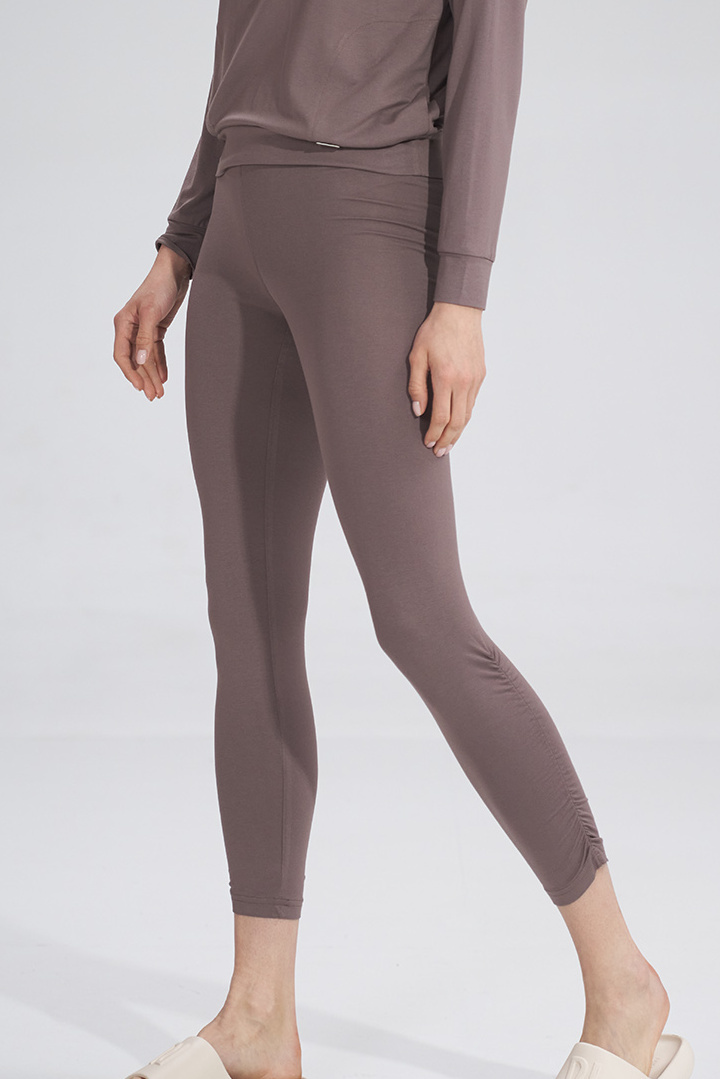 Legginsy damskie z wiskozy z gumą w pasie brązowe M773 Legginsy damskie z wiskozy z gumą w pasie brązowe M773
