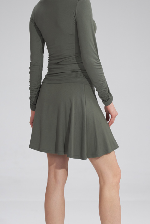 Spódnica rozkloszowana mini z wiskozy z szeroką gumą oliwkowa M776 Spódnica rozkloszowana mini z wiskozy z szeroką gumą oliwkowa M776