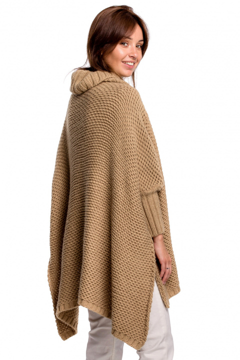 Sweter damski ponczo peleryna oversize z golfem kamelowy BK049 Sweter damski ponczo peleryna oversize z golfem kamelowy BK049